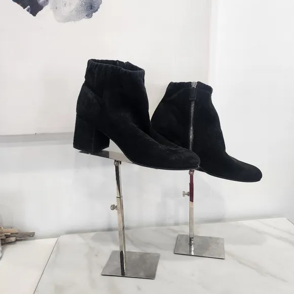 [ EILEEN FISHER] WOMEN'S size 8.5 HOLLIS,BLOCK HEEL BLACK SUEDE  ZIP UP BOOTIE.