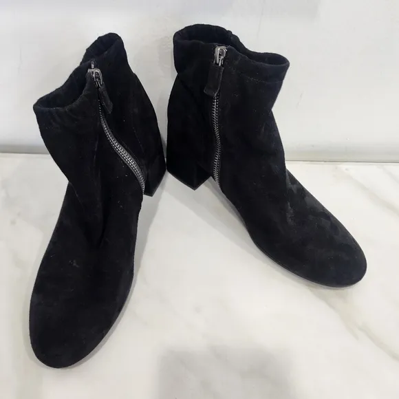 [ EILEEN FISHER] WOMEN'S size 8.5 HOLLIS,BLOCK HEEL BLACK SUEDE  ZIP UP BOOTIE.