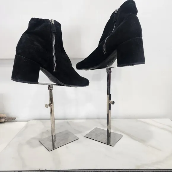 [ EILEEN FISHER] WOMEN'S size 8.5 HOLLIS,BLOCK HEEL BLACK SUEDE  ZIP UP BOOTIE.