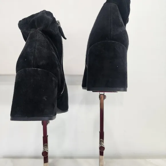 [ EILEEN FISHER] WOMEN'S size 8.5 HOLLIS,BLOCK HEEL BLACK SUEDE  ZIP UP BOOTIE.