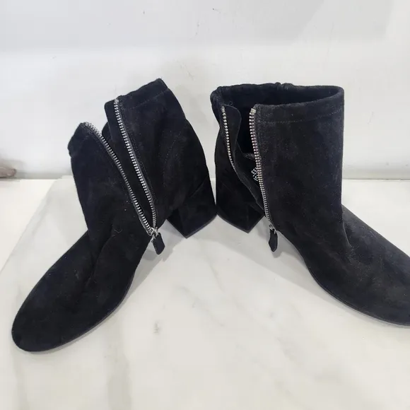 [ EILEEN FISHER] WOMEN'S size 8.5 HOLLIS,BLOCK HEEL BLACK SUEDE  ZIP UP BOOTIE.