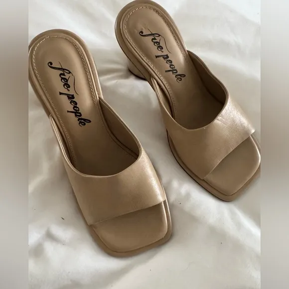🆕 FREE PEOPLE Mandi Mule Heel / Dune