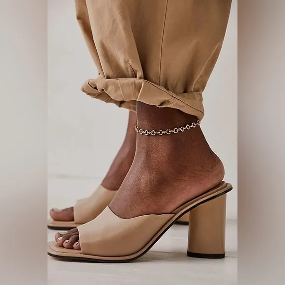 🆕 FREE PEOPLE Mandi Mule Heel / Dune
