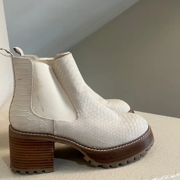 - MIA Alejandro Ivory‎ Snake CHUNKY Platform Chelsea Boots CHUNKY BOOTIES 10