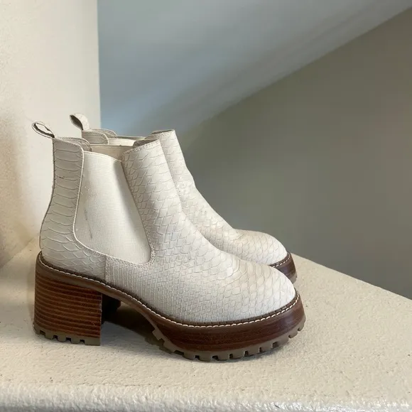 - MIA Alejandro Ivory‎ Snake CHUNKY Platform Chelsea Boots CHUNKY BOOTIES 10