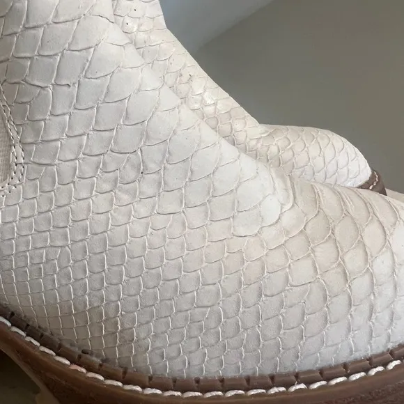 - MIA Alejandro Ivory‎ Snake CHUNKY Platform Chelsea Boots CHUNKY BOOTIES 10