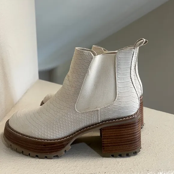 - MIA Alejandro Ivory‎ Snake CHUNKY Platform Chelsea Boots CHUNKY BOOTIES 10