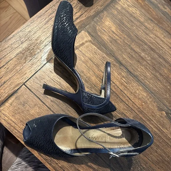 - Neo Tango Shoes blue peep toe size 8