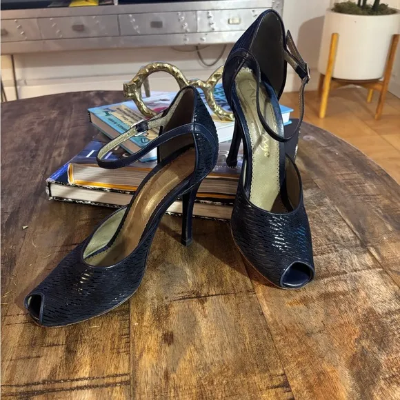 - Neo Tango Shoes blue peep toe size 8
