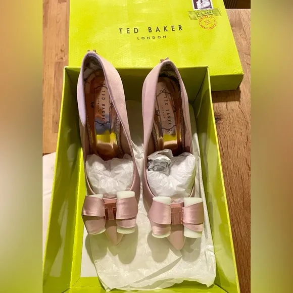 🎀 Ted Baker Skalett Pumps New-in-box light pink satin 4” heel w/bows, Sz37.5/7