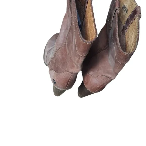 11 Born tan leather boots