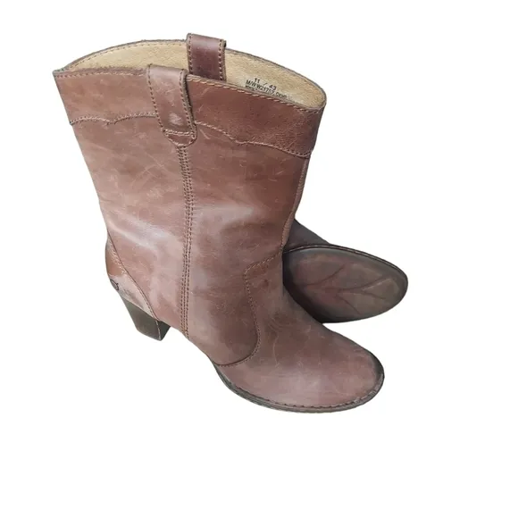 11 Born tan leather boots