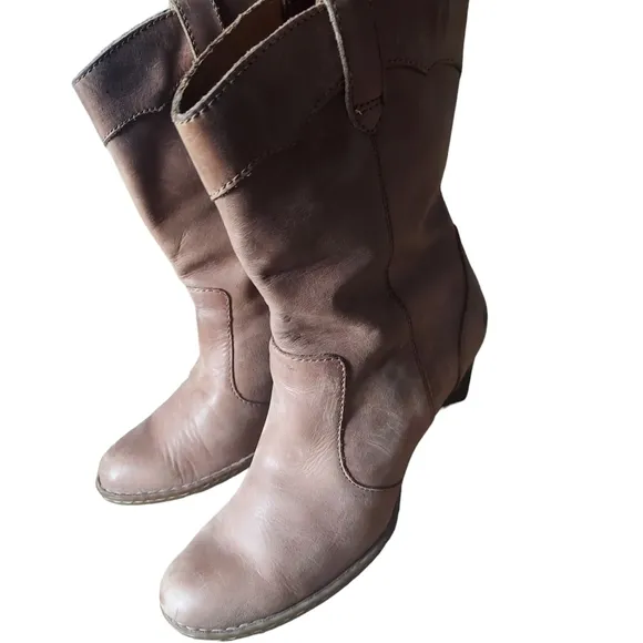 11 Born tan leather boots