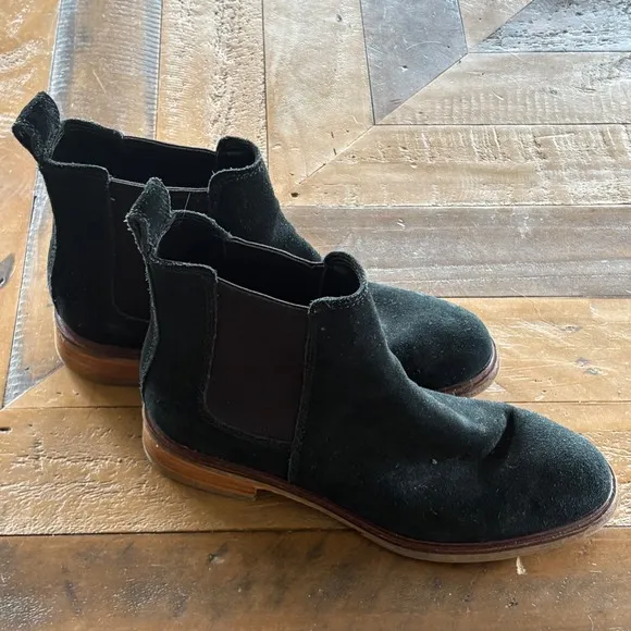 $140 CLARKS Desert Peak Black Suede Chelsea Boots Leather Ankle Booties SIZE W9
