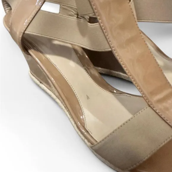 2015 Fendi Patent Leather T-Strap Wedge resort Sandals  Size: 8.5 | IT 38.5 Nude