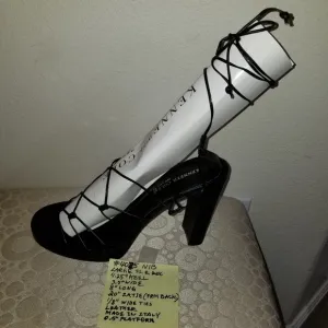 #4025 NIB Kenneth Cole Black Leather Gladiator 7.5