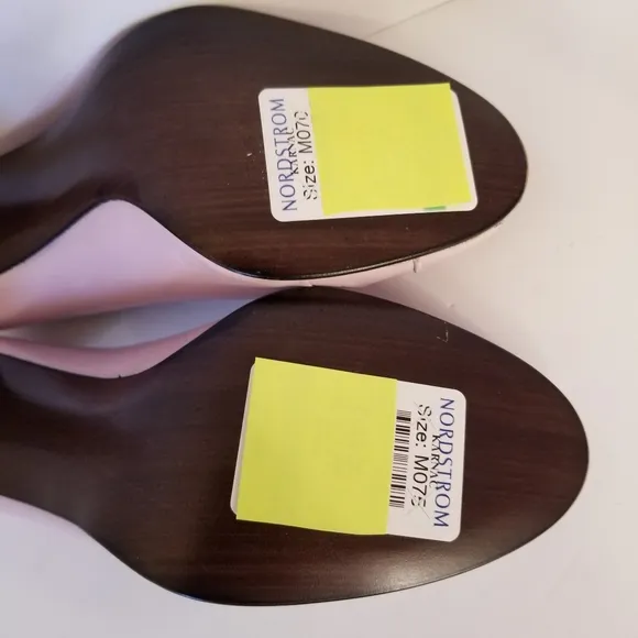 4027 Stuart Weitzman Lilac Leather 7M 3 5/8&quot;