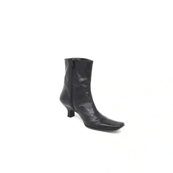 90s Black Low Heel Boot Size 35EU