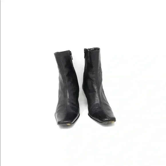 90s Black Low Heel Boot Size 35EU