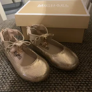 ✨Adorable Michael Kors baby girl shoes💝