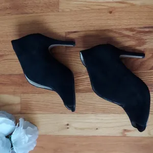 Adrienne Vittadini Grandeur Peep Toe Black Suede Slip-On Booties Size 7 NWOT