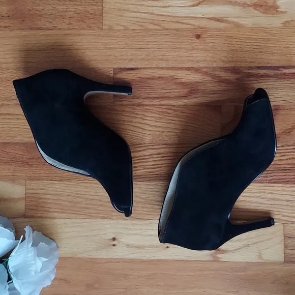 Adrienne Vittadini Grandeur Peep Toe Black Suede Slip-On Booties Size 7 NWOT