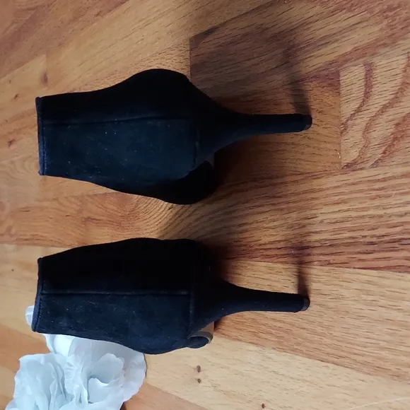 Adrienne Vittadini Grandeur Peep Toe Black Suede Slip-On Booties Size 7 NWOT