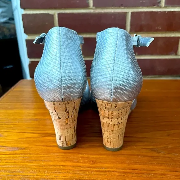 Aerosoles Silver Peep Toe Wedge Sandals, sz 8.5, Brand New