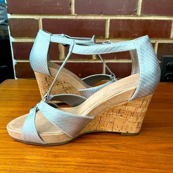 Aerosoles Silver Peep Toe Wedge Sandals, sz 8.5, Brand New