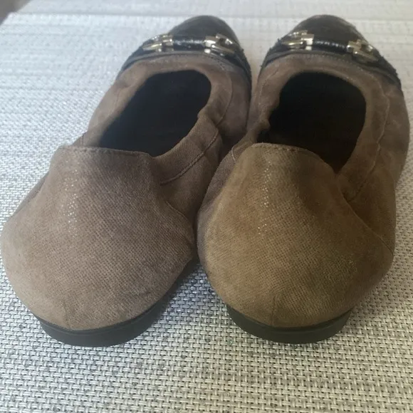AGL Monika Gray Sued Metallic Alligator Toe Ballet Flats size 37.5 EUR /8.5 US