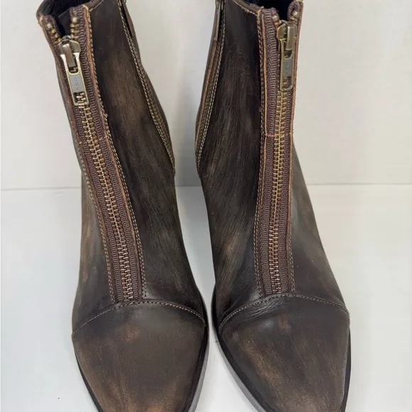 Alcala’s  distressed brown leather boots size 8 1/2.
