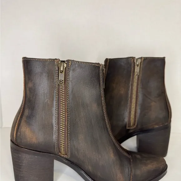 Alcala’s  distressed brown leather boots size 8 1/2.
