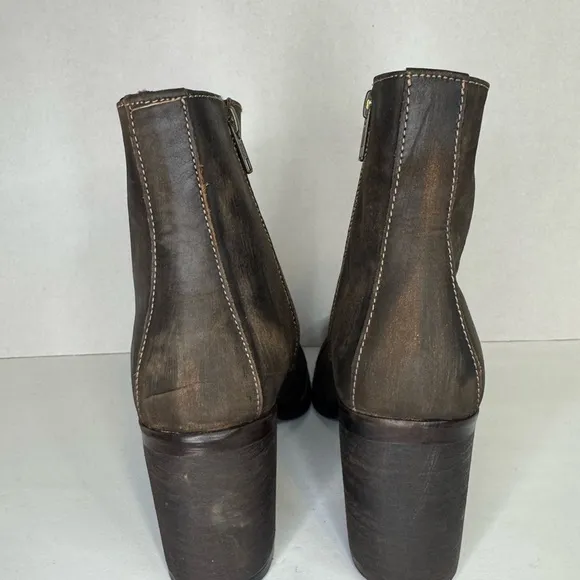 Alcala’s  distressed brown leather boots size 8 1/2.