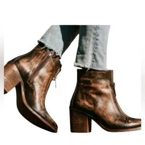 Alcala’s  distressed brown leather boots size 8 1/2.