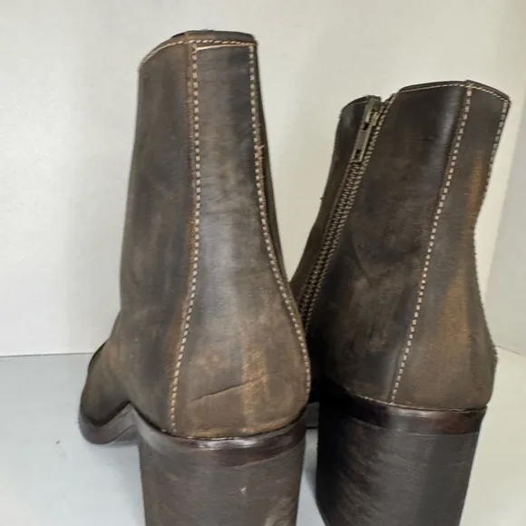 Alcala’s  distressed brown leather boots size 8 1/2.