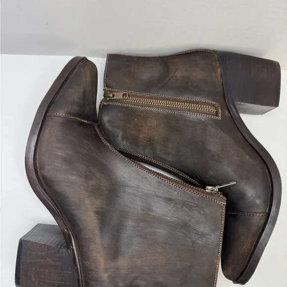 Alcala’s  distressed brown leather boots size 8 1/2.