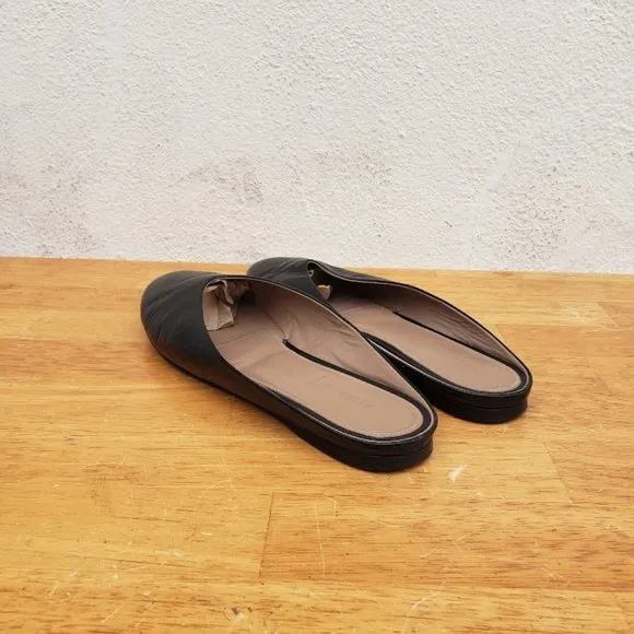 Alumnae Simple Almond Curved Mule Shoes