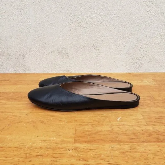Alumnae Simple Almond Curved Mule Shoes