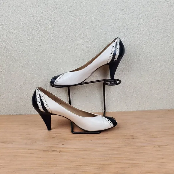 Amalfi Vintage White Heels with Navy Blue Peep Toes Size 9 AAA