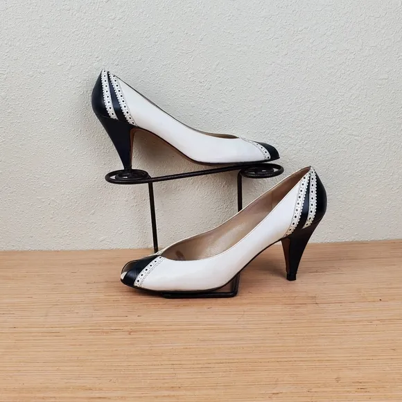 Amalfi Vintage White Heels with Navy Blue Peep Toes Size 9 AAA