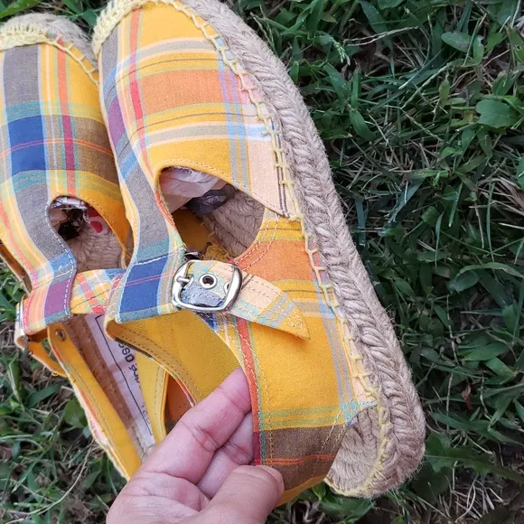 Andre Assous Espadrille Plaid Hand Made Sandals Size 8 Women's