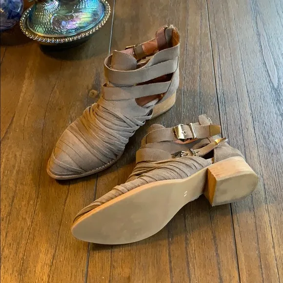 Anthropologie Jeffrey Campbell Nuestra Suede Boots