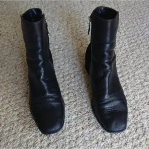 AQUATALIA Lucia Black Leather Suede Ankle Boots Size 8