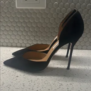 Aquazzura Elegant Black Stiletto Heel