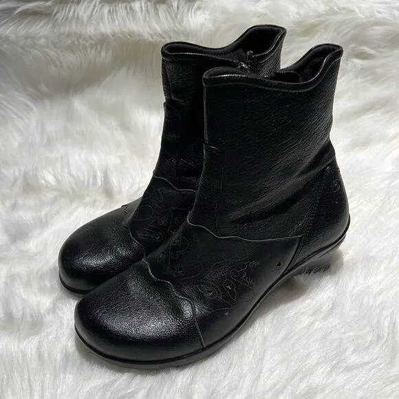 Aravon by New Balance ‘Maeve’ Ankle Boots Size 6.5B.  B78
