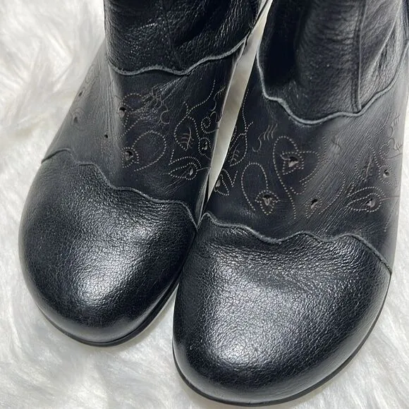Aravon by New Balance ‘Maeve’ Ankle Boots Size 6.5B.  B78