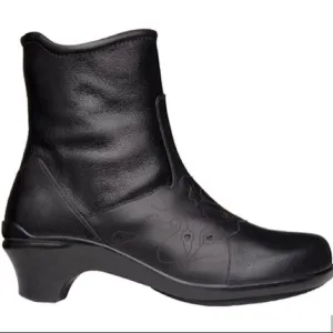 Aravon by New Balance ‘Maeve’ Ankle Boots Size 6.5B.  B78