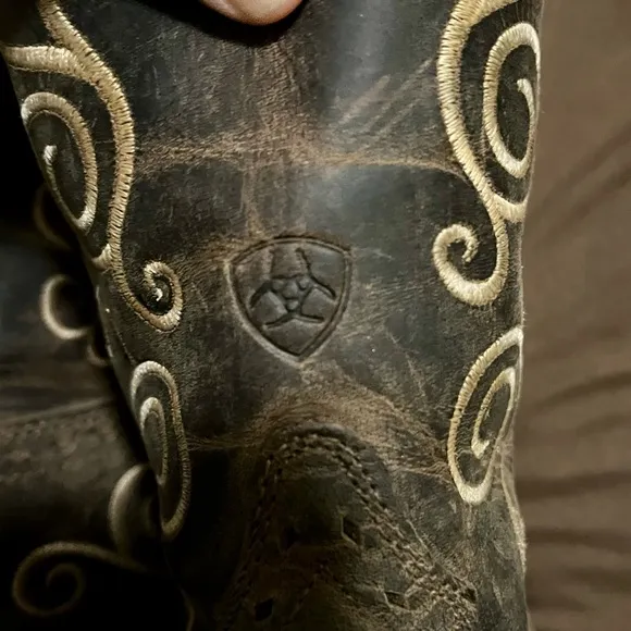 ARIAT youth Shelleen ditressed embroidered western boots