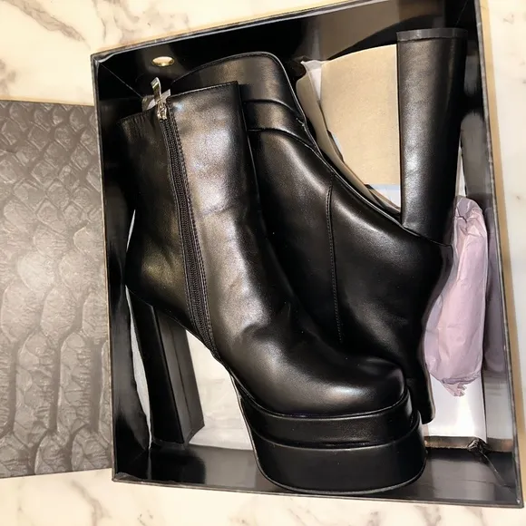 Azalea Wang Boots​​​