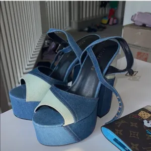 Azalea Wang Women's Blue and Navy Sandals